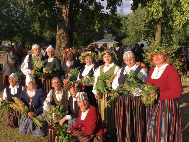 Cesvaines kultūras nama folkloras kopa "Krauklēnieši"